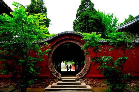  Das Mausoleum von Liu Yuxi: Ein historisches Meisterwerk voller Geheimnisse und Schönheit!