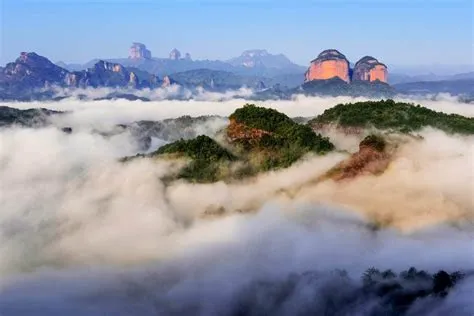 Das Shiwangshan-Gebirge – Eine majestätische Landschaft mit mystischen Höhlen und atemberaubenden Ausblicken!