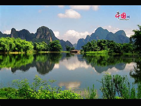 Der Qingyuan Zhuojiang Fluss: Ein malerisches Juwel mit faszinierenden Wasserfällen!