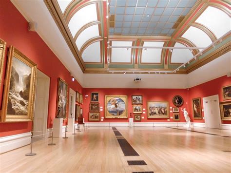  The Victoria Gallery & Museum: Ein Juwel viktorianischer Kunst und Wissenschaft!